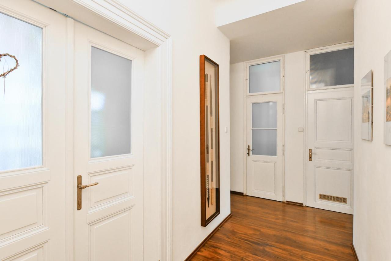Comfort Central Apartment, 4bdrm, 2bthrm * Praha