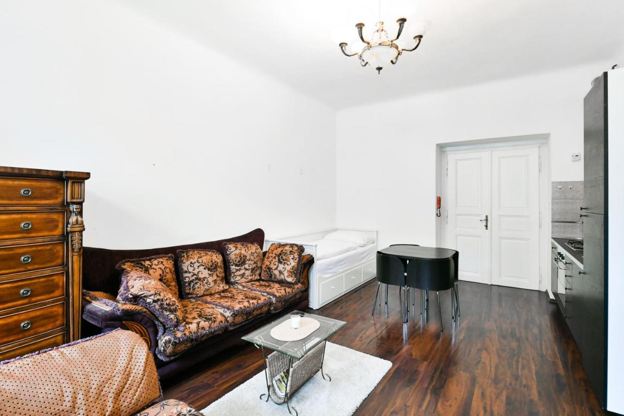 Comfort Central Apartment, 4bdrm, 2bthrm Praha