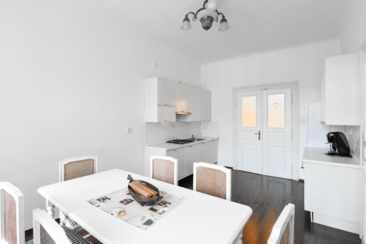Comfort Central Apartment, 4bdrm, 2bthrm Apartmán