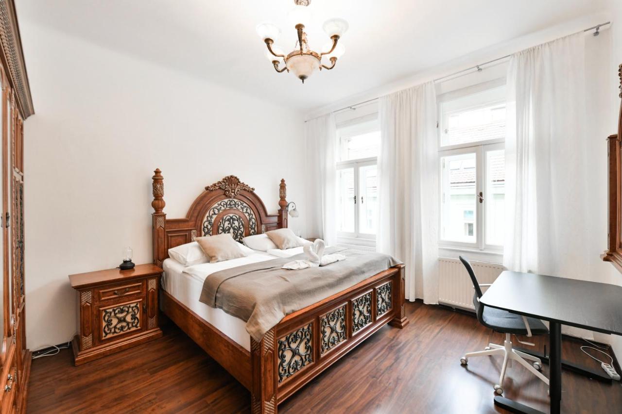 Comfort Central Apartment, 4bdrm, 2bthrm Praha