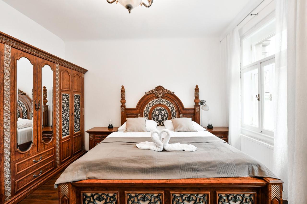 Apartmán Comfort Central Apartment, 4bdrm, 2bthrm Praha